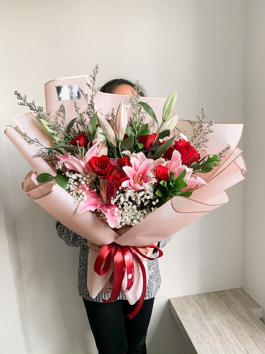 5 lily+ 10 roses 700k 5 Lily + 10 Roses - Image 1